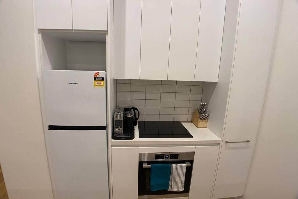 Luxe 2Br Executive Apartment Kingston Pool Parking Wifi Bbq Wine 외부 사진