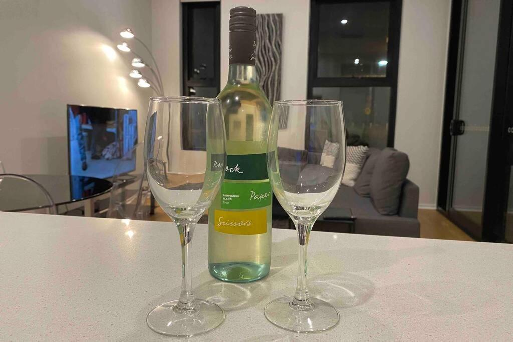 Luxe 2Br Executive Apartment Kingston Pool Parking Wifi Bbq Wine 외부 사진
