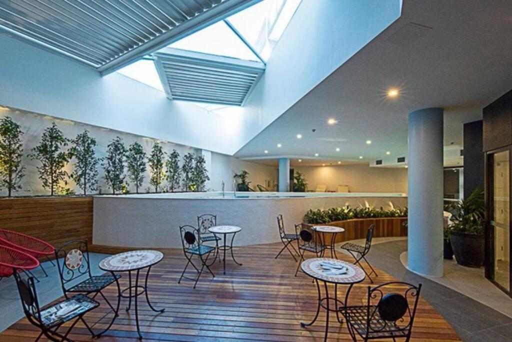 Luxe 2Br Executive Apartment Kingston Pool Parking Wifi Bbq Wine 외부 사진