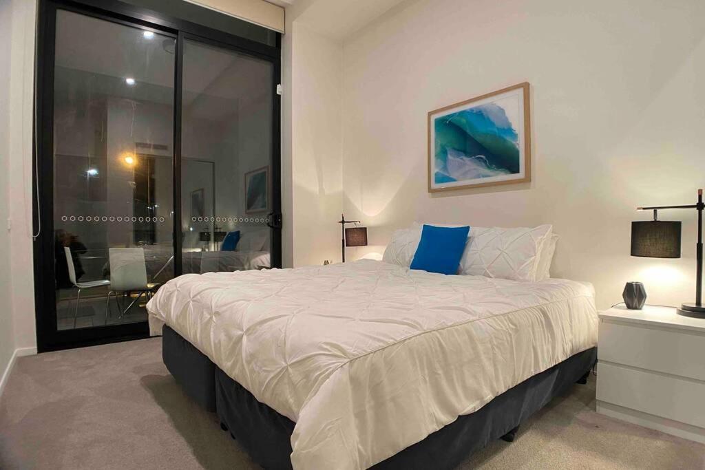 Luxe 2Br Executive Apartment Kingston Pool Parking Wifi Bbq Wine 외부 사진