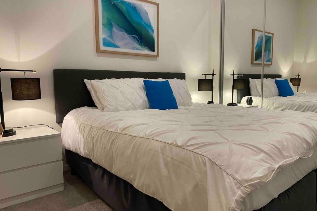 Luxe 2Br Executive Apartment Kingston Pool Parking Wifi Bbq Wine 외부 사진