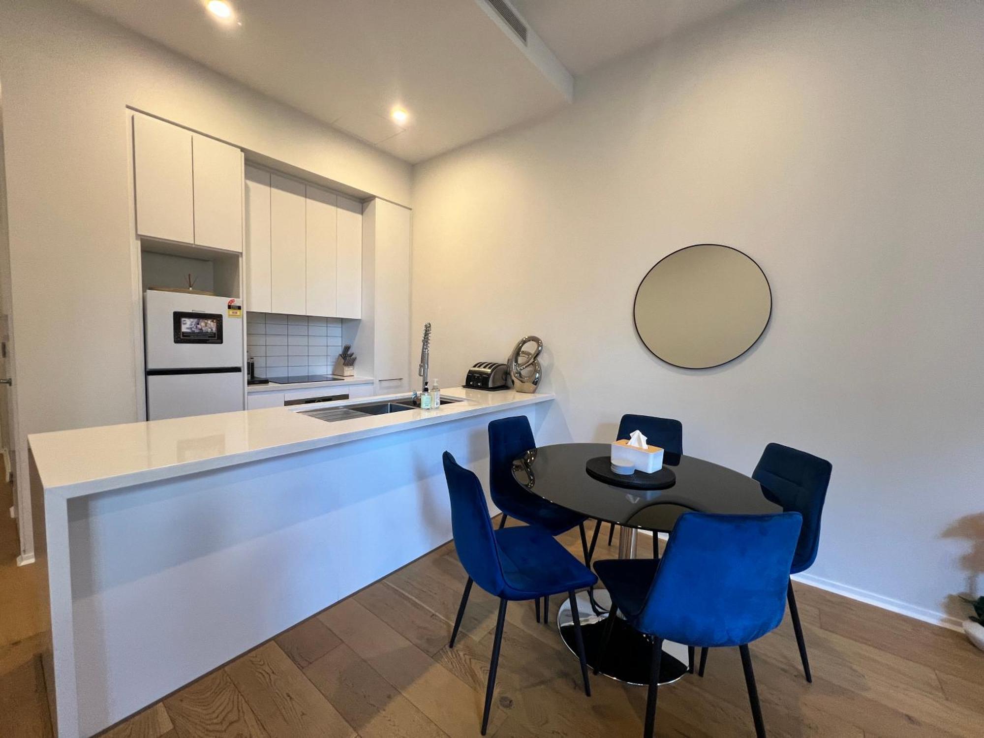 Luxe 2Br Executive Apartment Kingston Pool Parking Wifi Bbq Wine 외부 사진