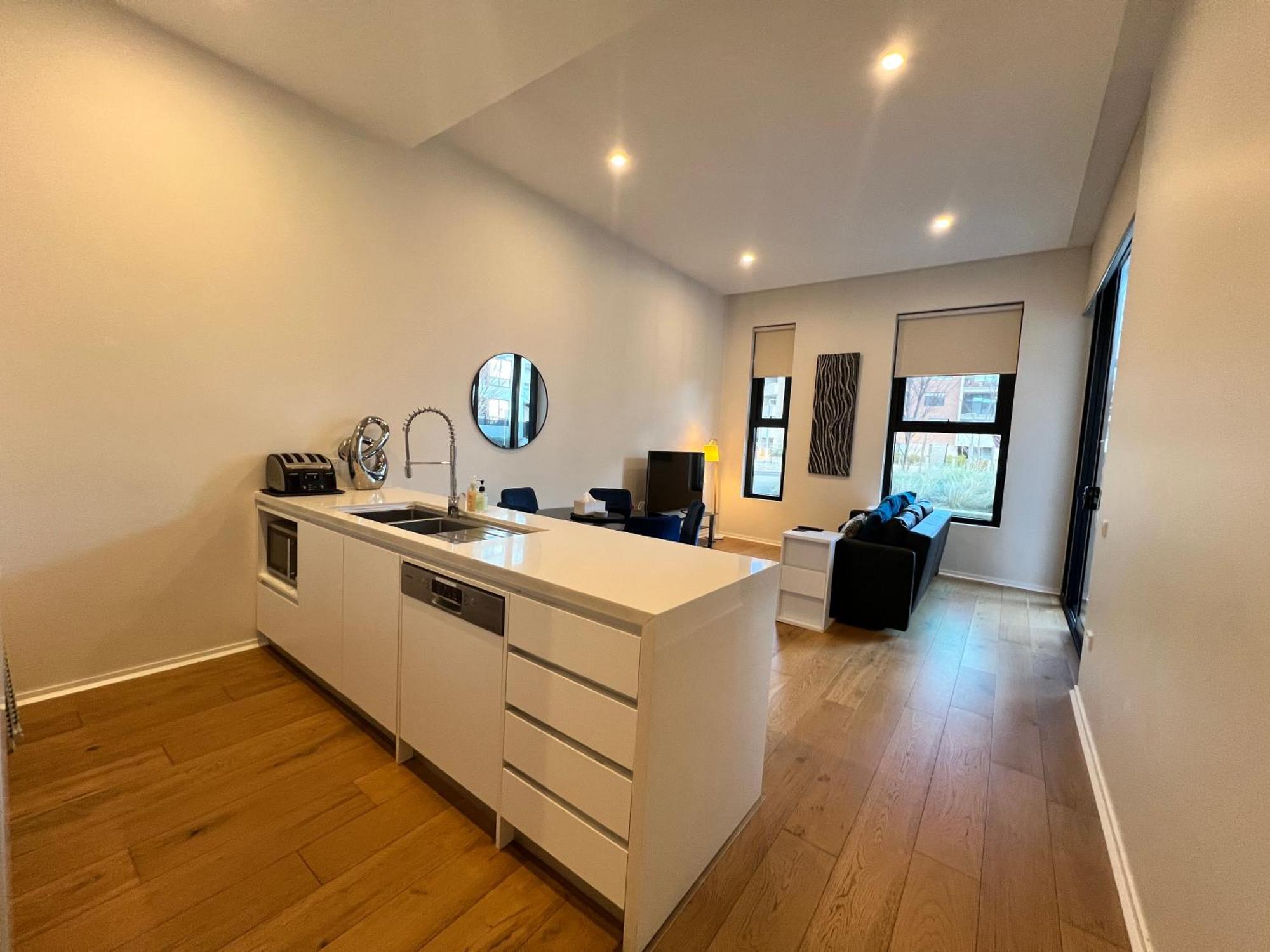 Luxe 2Br Executive Apartment Kingston Pool Parking Wifi Bbq Wine 외부 사진